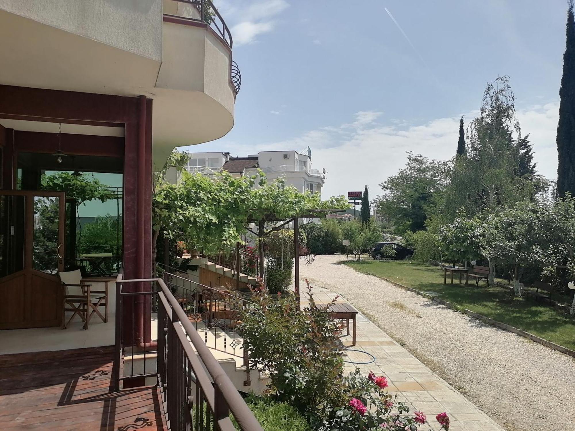 St. George Konukevi Sveti Vlas